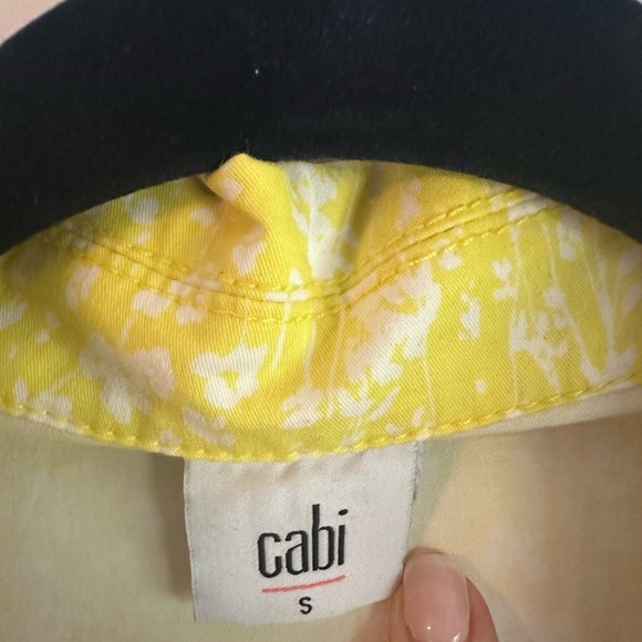 Cabi mid weight jacket in a gorgeous yellow pattern! Size S. - Picture 2 of 3